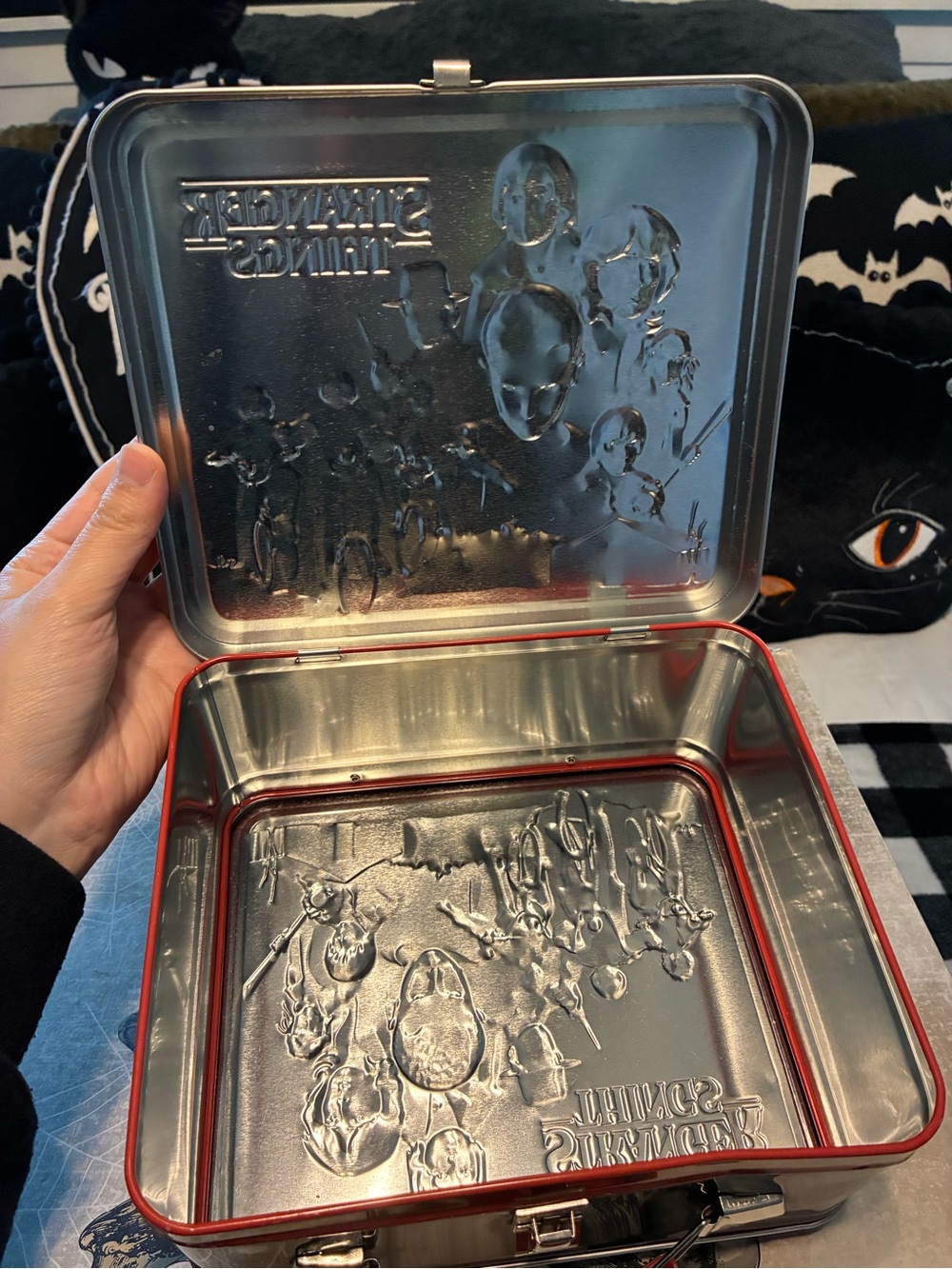 Vintage inspired Stranger Things Kids Metal Lunchbox Perfect for Purse or Makeup - Picture 10 of 12